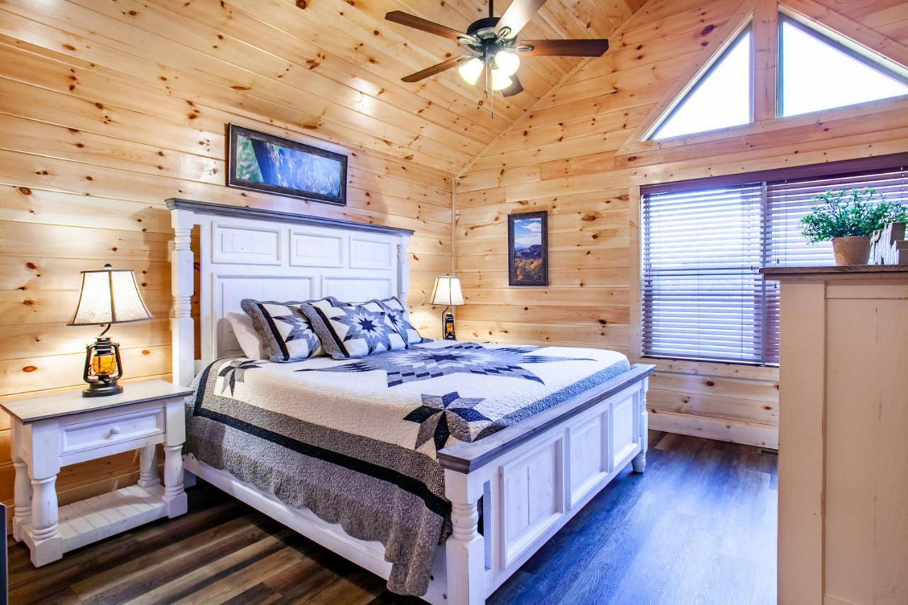 Swimming Bears Lodge 1 With Indoor Pool And Hot Tub Pigeon Forge Exterior photo